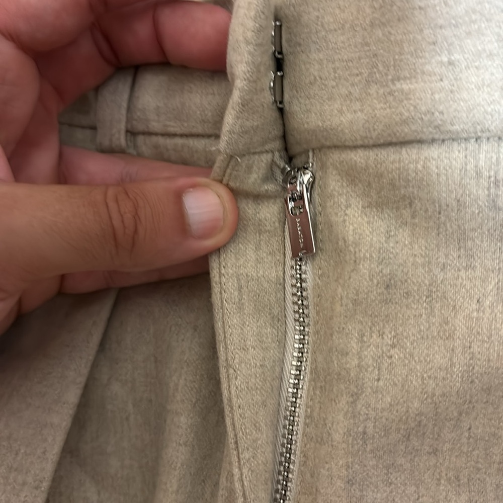 Aritzia - Babaton Pleated Wool Straight Leg Pants - Picture 3 of 8